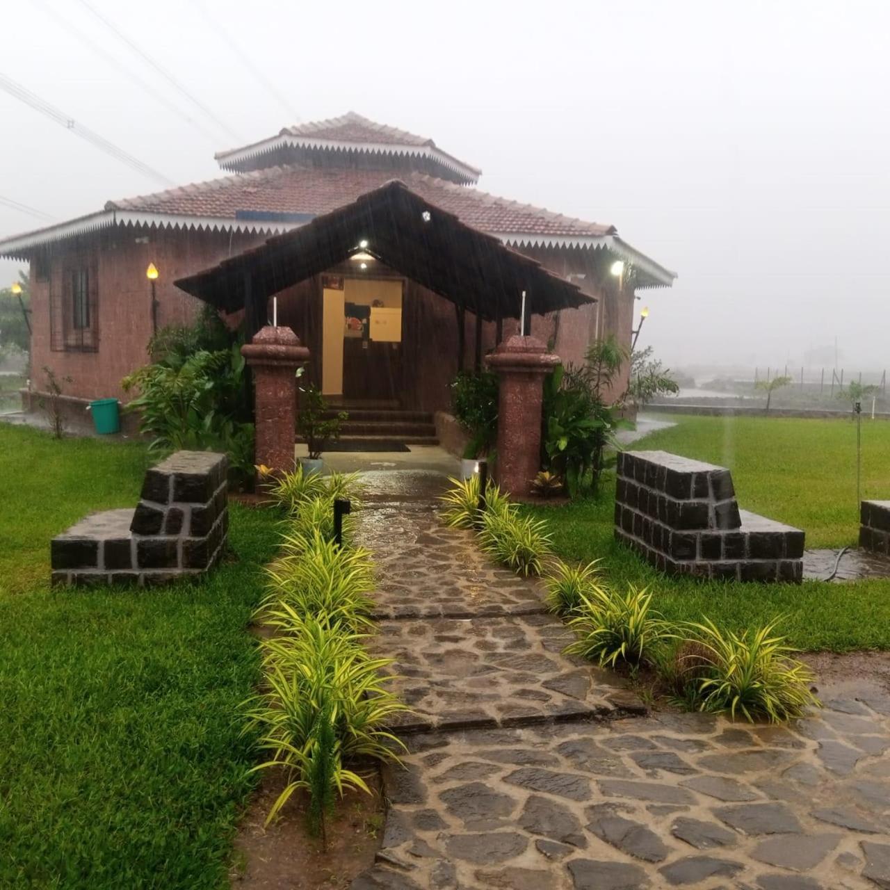 Umbartha Resort Naneghat Ghatghar ภายนอก รูปภาพ